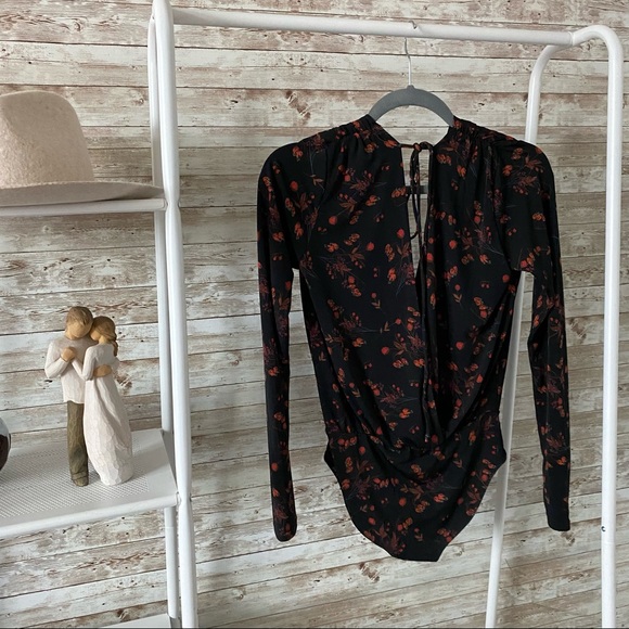 Revolve | V Neck Body Suit | Size XS - Picture 8 of 10